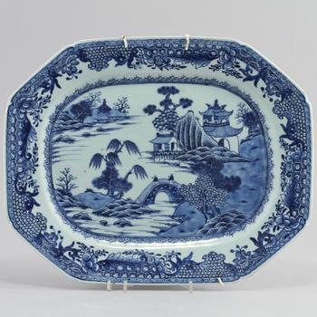 STEKFAT, porslin, Kina,  1700-tal.
