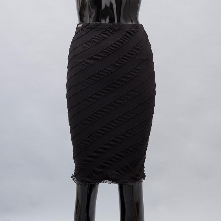 KLÄNNINGAR, 2 st, samt DRÄKT, 2 delar, Karl Lagerfeld för Wolford.