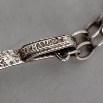 HÄNGE MED KEDJA, silver, Theresia Hvorslev, Mema, 1900-talets mitt. Total vikt ca 43 gr.