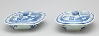 KAROTTER, ett par, porslin, Kina, 1800/1900-tal.