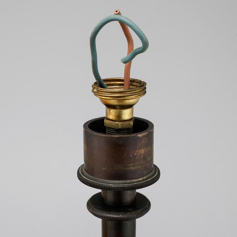 A 1930s PH-3 table lamp, designed by Poul Henningsen.