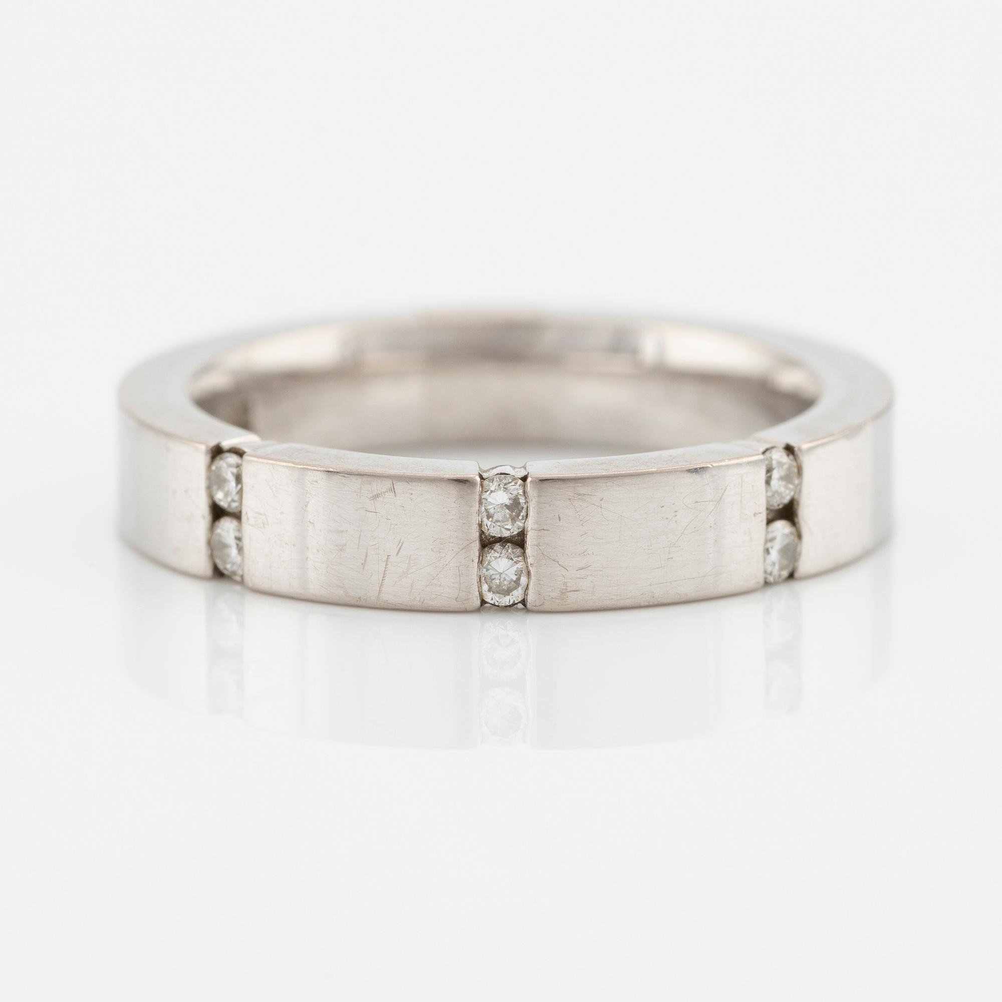 Ring 18K vitguld med runda briljantslipade diamanter, Engelbert.