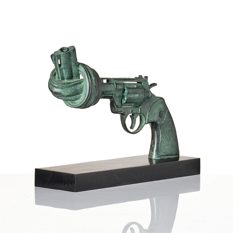 Carl Fredrik Reuterswärd, "Non Violence".