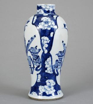 VAS, porslin, Kangxi-stil, Kina, 1900-tal.