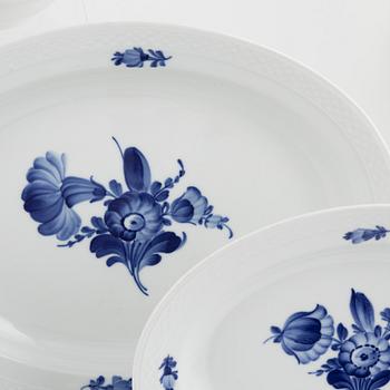 A set of 40 porcelain pieces, 'Blue flower', Royal Copenhagen, Denmark.