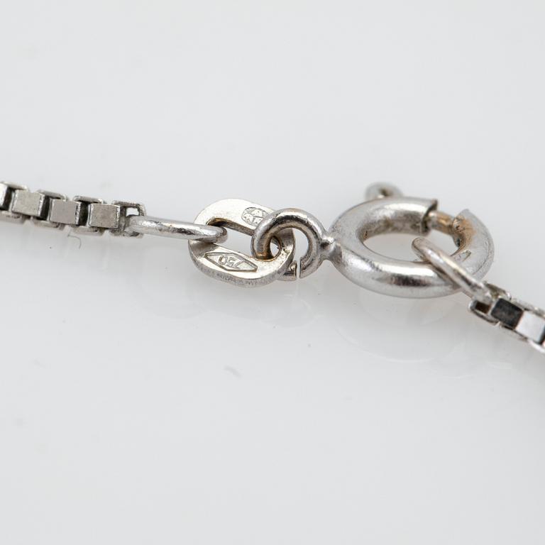 Collier, 18K vitguld med tre briljantslipade diamanter.