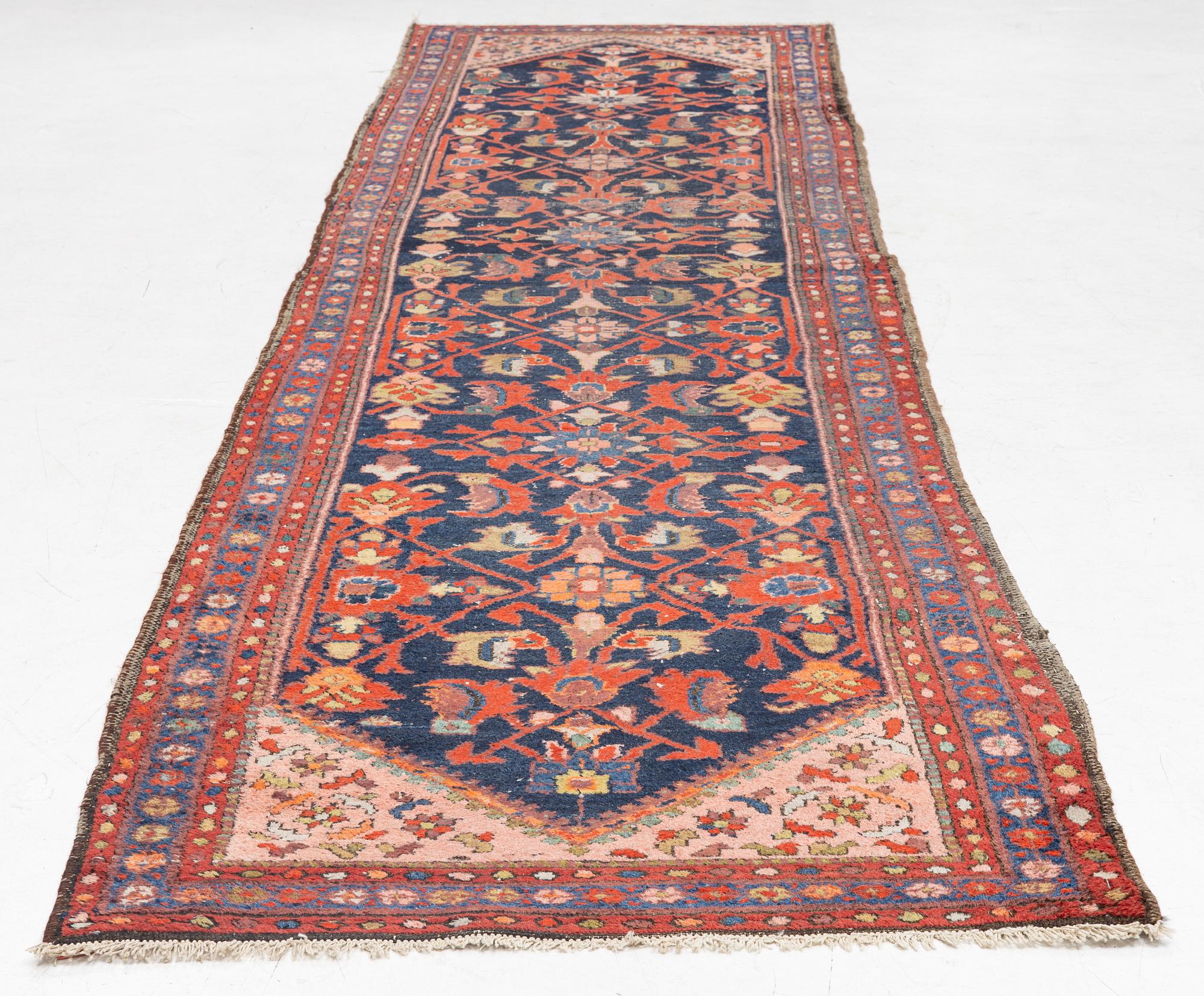 A runner, oriental, approx. 405 x 100 cm.