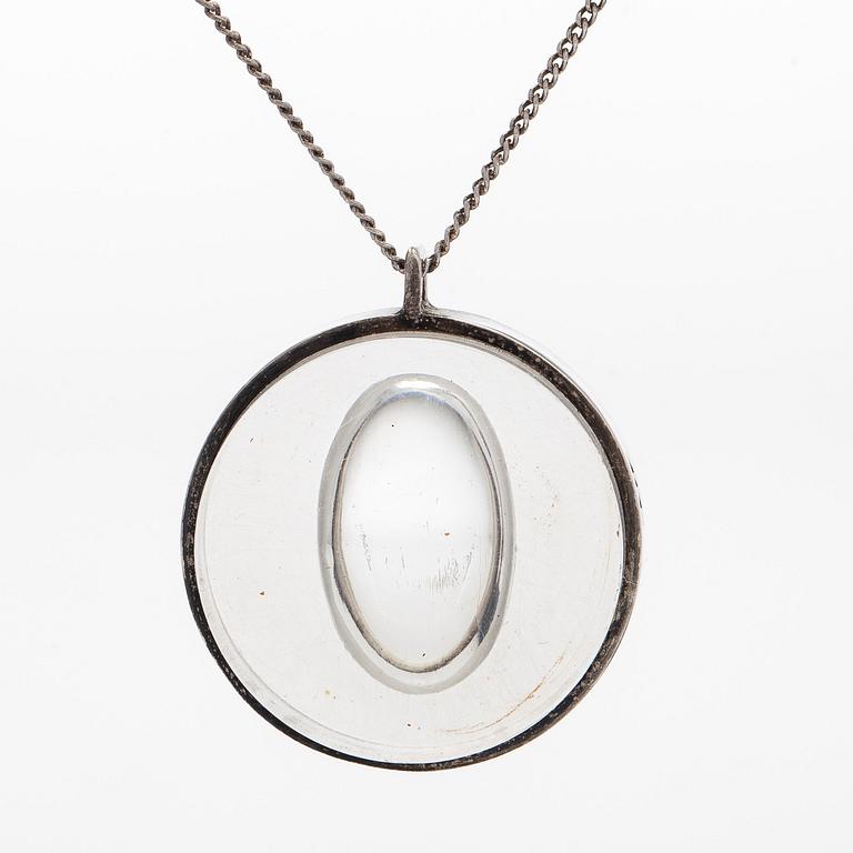 Tapio Wirkkala, riipus, hopeaa ja akryyli, signeerattu TW, Holger Lindström, Helsinki 1961, sekä ketju.