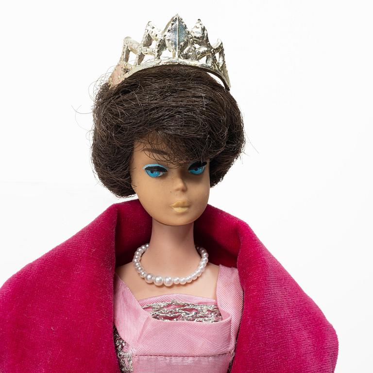 Barbiedockor, 4 st, samt kläder och accessoarer, Mattel, 1960-/70-tal.