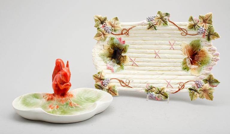 SPARRISFAT, majolika samt NÖTFAT, porslin, Gustavsberg, 1900-talets första hälft.