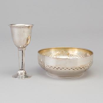 A Swedish Art Nouveau parcel-gilt bowl, maker's mark Anders Ulrik Wahlberg, Gävle, 1913 and a parcel-gilt chalice, 1911.