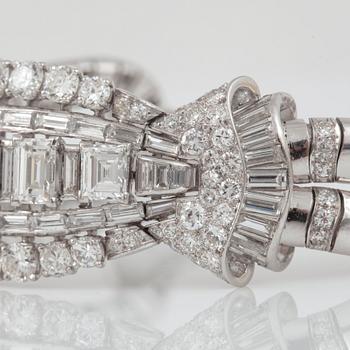 A Van Cleef & Arpels diamond, circa 28.00 ct, bracelet. Ca 1940's.