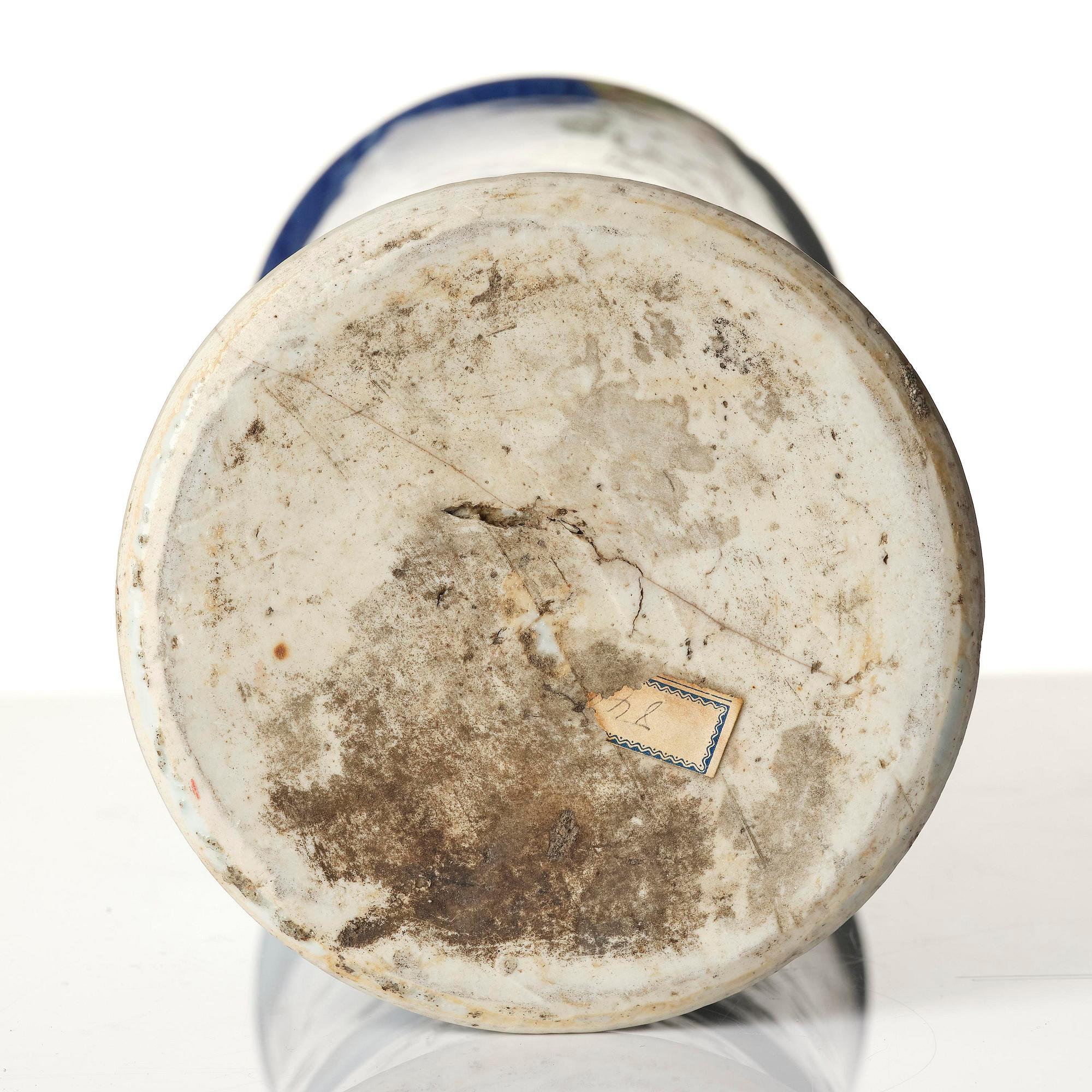 A wucai decorated vase. Qing dynasty, early Kangxi, 17th century.