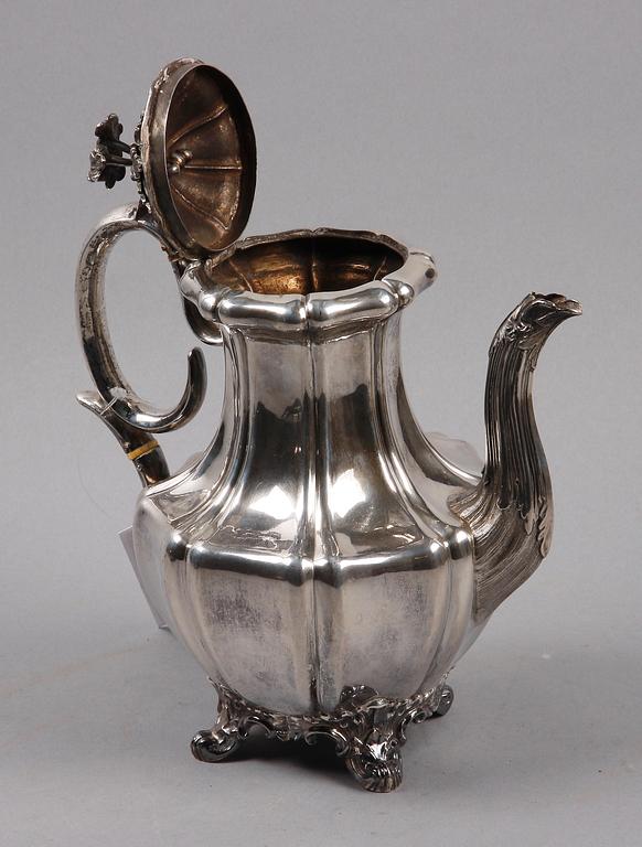 KAFFEKANNA, silver, nyrokoko, Gustaf Möllenborg, Stockholm 1846. Vikt 840.