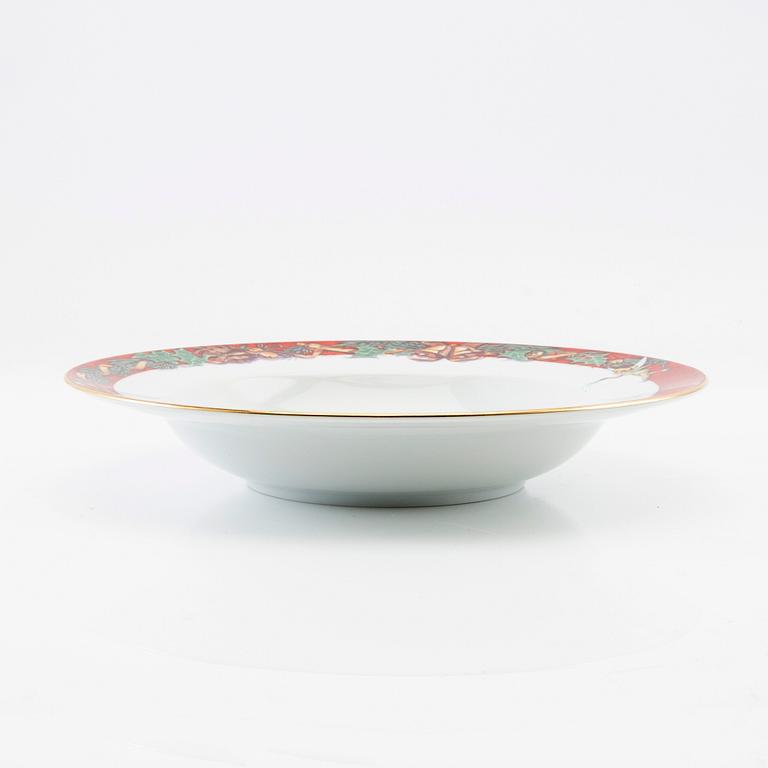 Stefan Lindahl service 46 pcs "Disney" for Fyrklövern late 20th century porcelain.