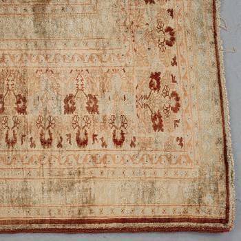 MATTO, an antique silk Tabriz, ca 161,5-163,5 x 121,5-124,5 cm.