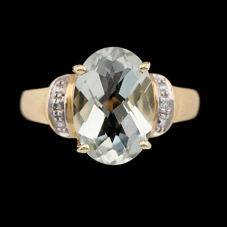 RING, 10K guld, diamanter tot ca 0.01 och grön ametist.