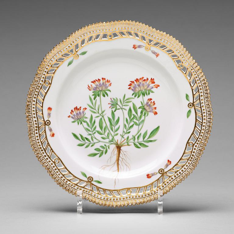 DESSERTTALLRIKAR, 12 stycken, porslin. "Flora Danica", Royal Copenhagen, Danmark, 1900-tal.