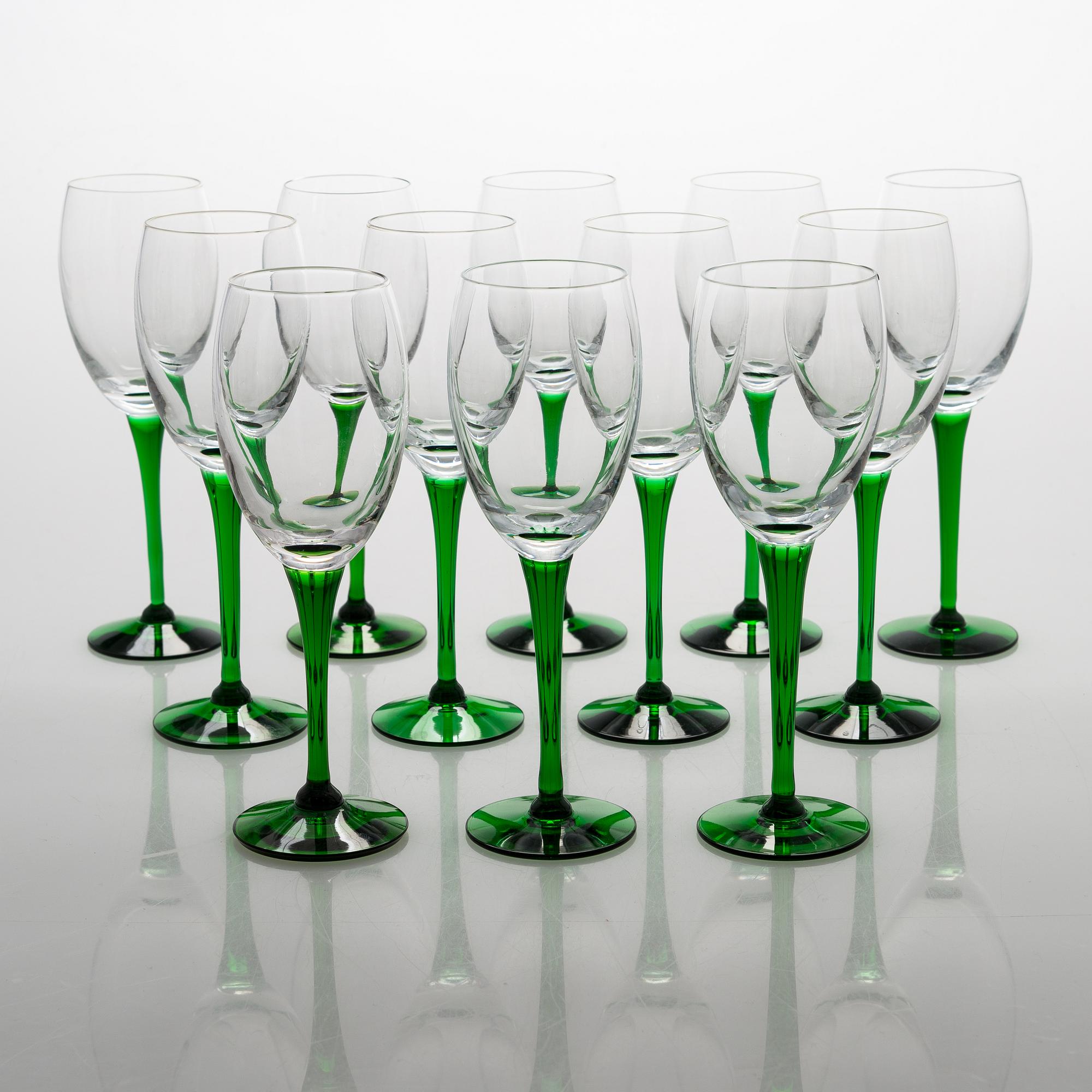 Saara Hopea, A 12-piece set of 'Traviata' wine glasses, Nuutajärvi, Finland.