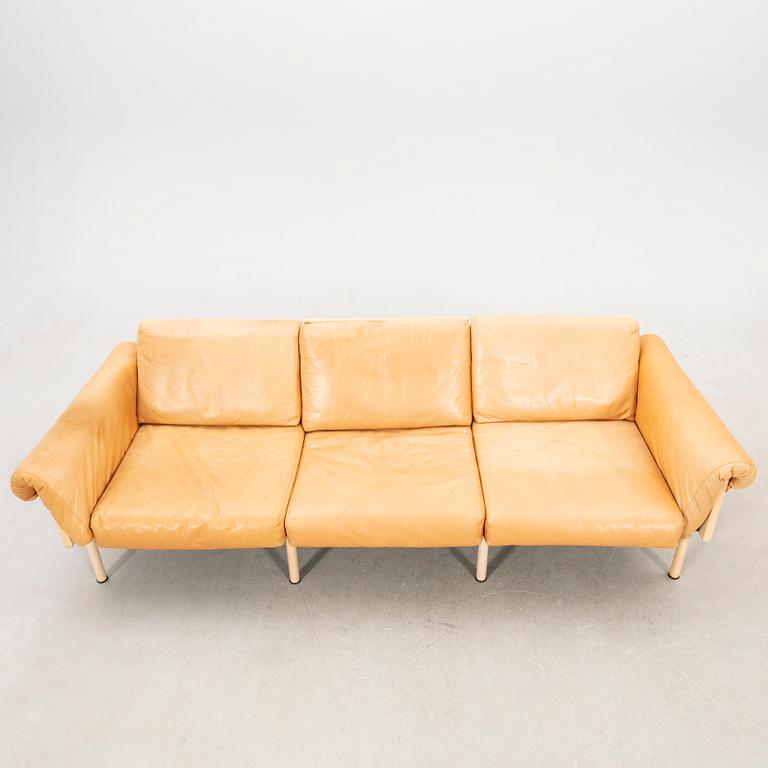 Yrjö Kukkapuro, two-piece sofa set "Ateljee" for HAIMI, late 20th century.