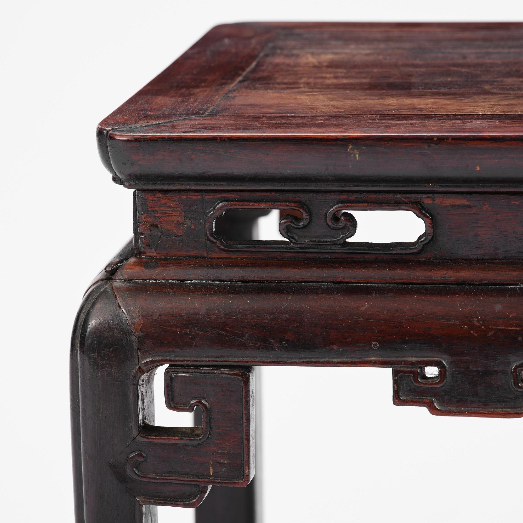 Pall/bord, hardwood. Qingdynastin, 1800-tal.