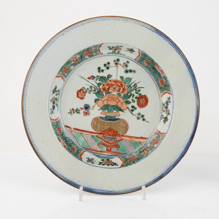 A set of three Chinese famille verte export porcelain plates, Qing dynsaty, 18th century.