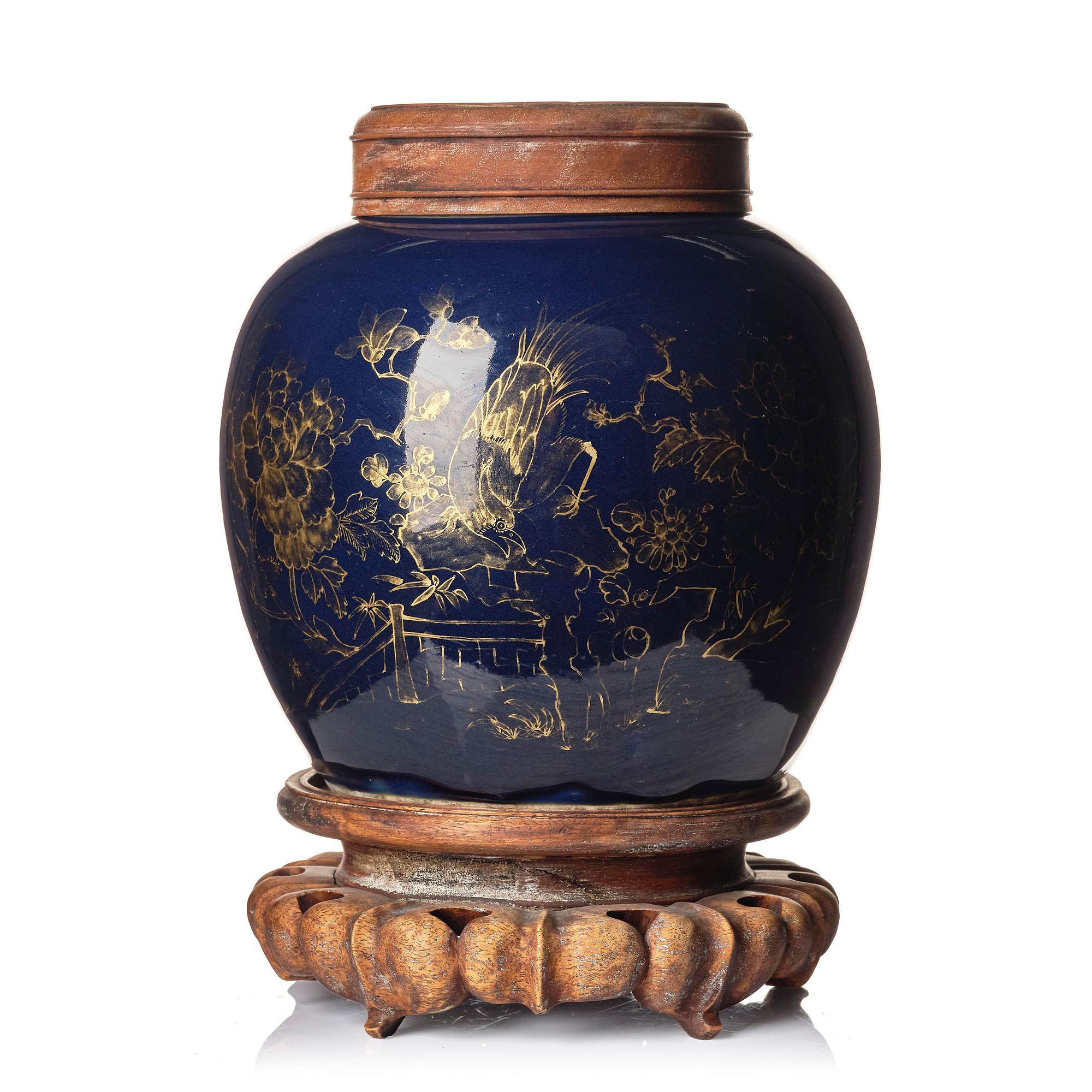 A blue glazed jar, Qing dynasty, 18th century.