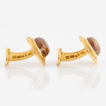 CF Carlman, ett par manschettknappar 18K guld med opalmatrix.