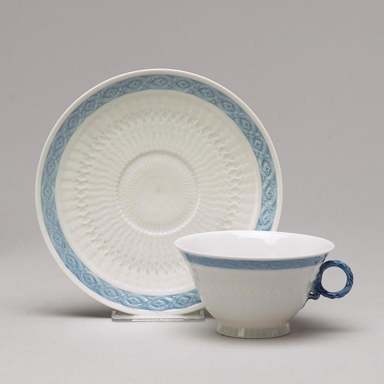 A Royal Copenhagen 'Blå Vifte' tea service, Denmark, 20th Centruy. (26 pieces).