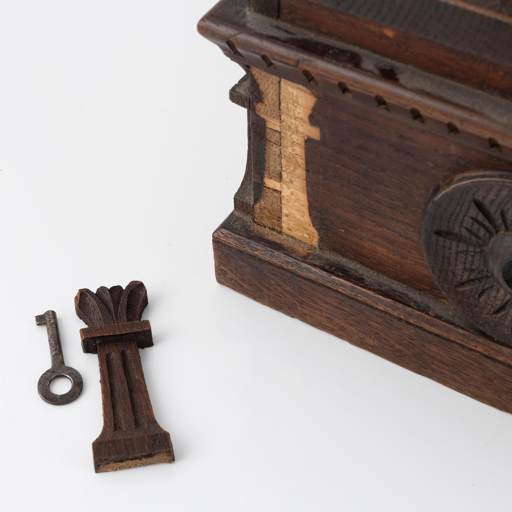 A box, around the year 1900.
