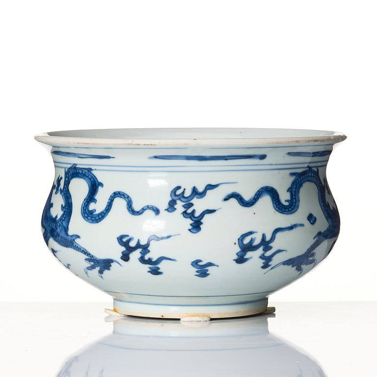A blue and white dragon censer, Qing dynasty, Kangxi (1662-1722).