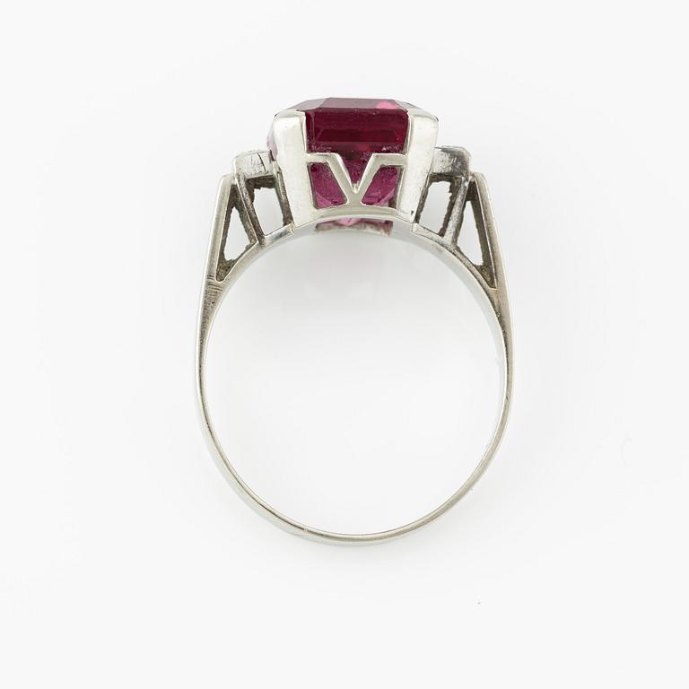 Ring, Atelier Ajour, 18K white gold with pink tourmaline and baguette-cut diamonds.