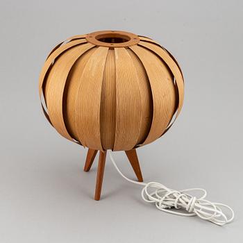 A pinewood table lamp, second half of the 20th century.