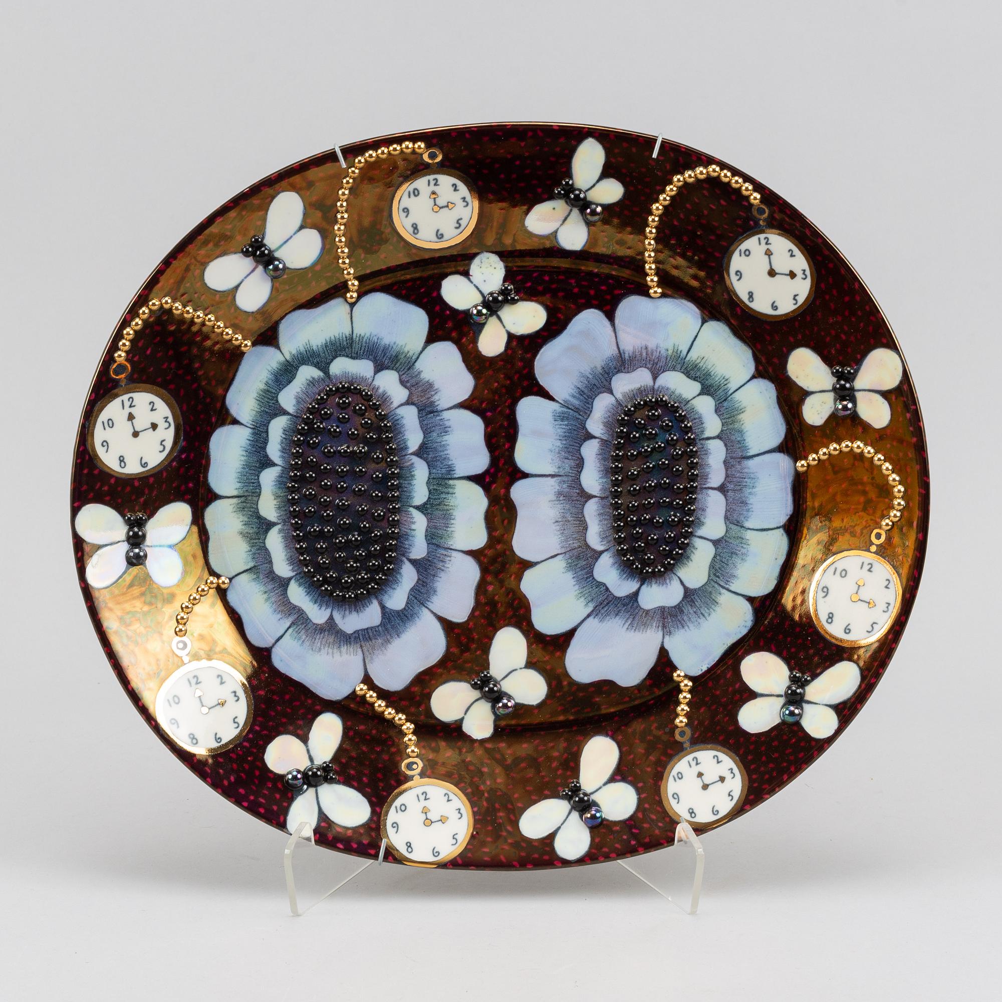A ceramic plate, 'Duetto', by Birger Kaipiainen, Arabia Art 1983. Signed and numbered 139/300.