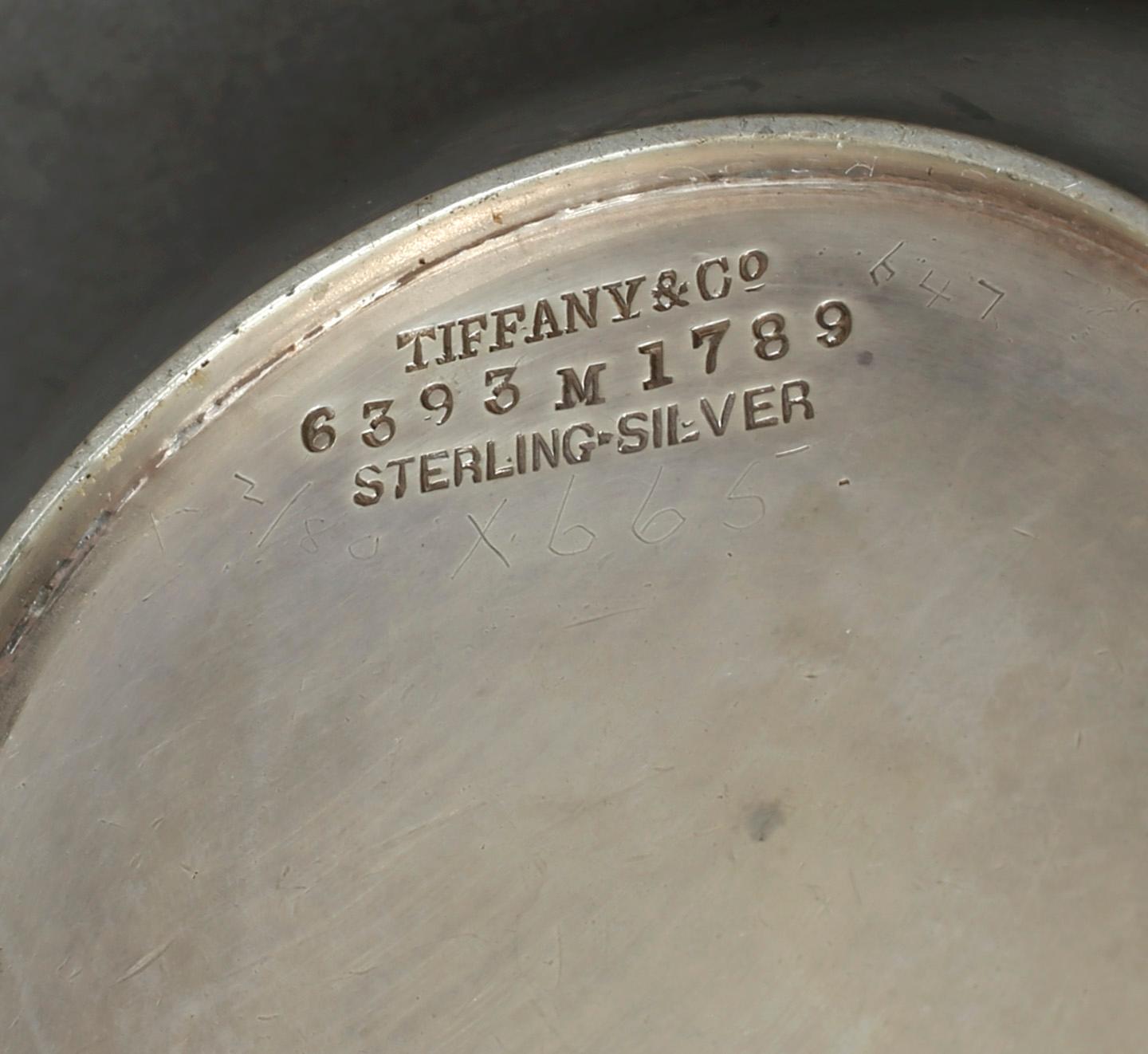 SOCKERSKÅL samt GRÄDDKANNA, sterling silver. Tiffany & Co. 1900-talets första hälft. Vikt ca 215 gram.