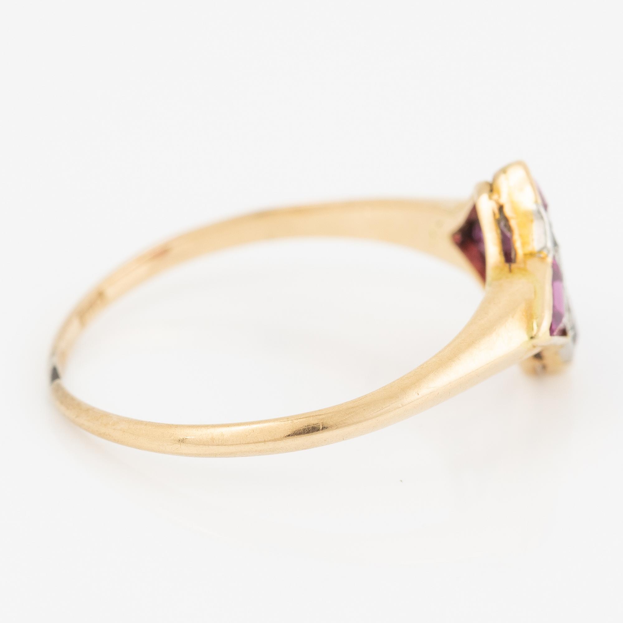 Ring, 18K gold with red stones and rose-cut diamonds.