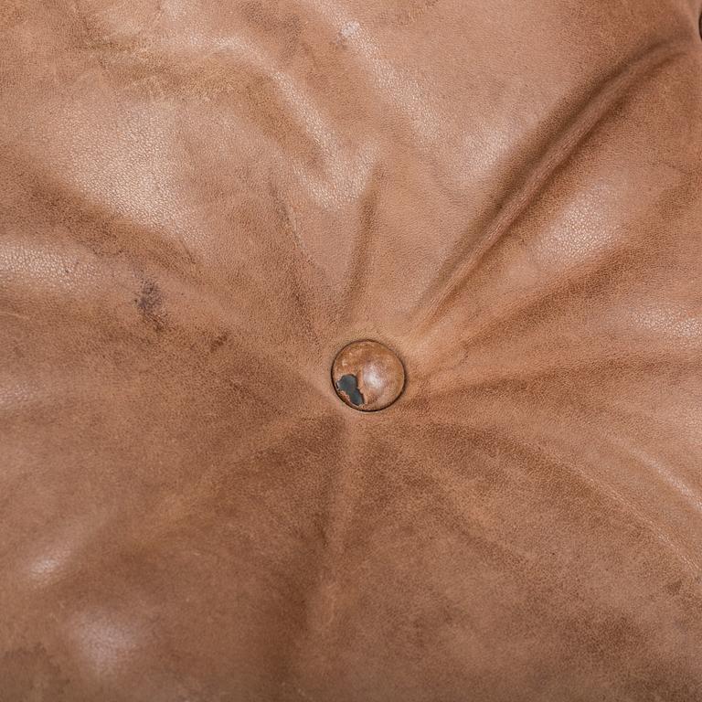 BRUNO MATSSON, fåtöljer, ett par, "Karin". DUX.