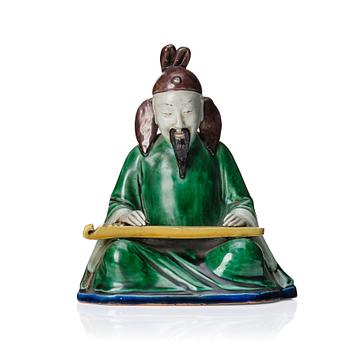 840. A famille verte figure of man playing the qin, Qing dynasty, Kangxi (1662-1722).