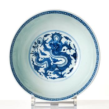 A blue and white bowl, Qing dynasty, 18th century.