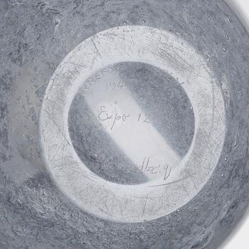A Nils Landberg glass vase, Orrefors 1944.