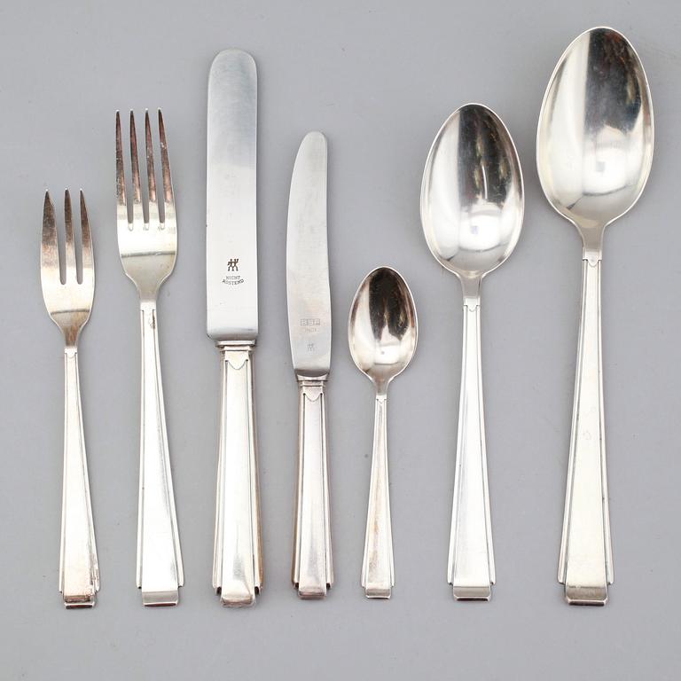BESTICK, 83 delar, silver, Tyskland, 1900-talets första hälft. Total vikt med stålblad ca 3565 gram.