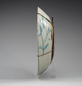A blue and white charger, Ming dynasty, Wanli (1572-1620).