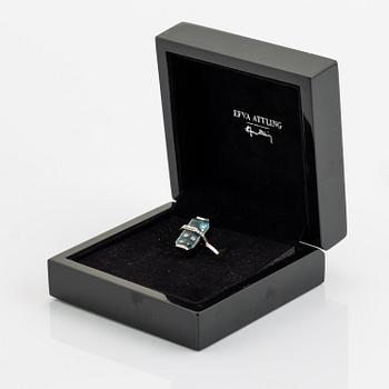 Efva Attling, "bend over ring", cocktailring med akvamarin och briljantslipade diamanter.