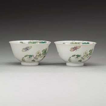 A pair of bowls, Republic (1912-49) with the mark of Jiaqing.