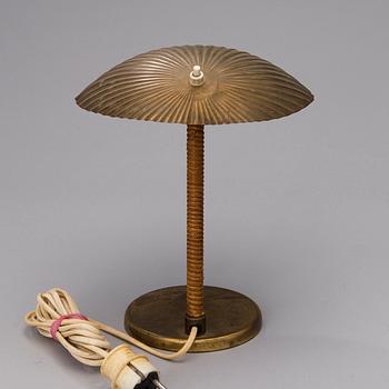 PAAVO TYNELL, BORDSLAMPA. Snäcka. Tillverkad av Taito Oy. Formgiven 1938/39.