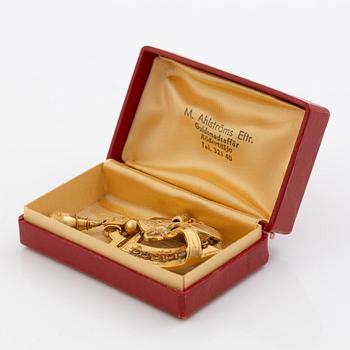 Brooch 18K gold with pearls.