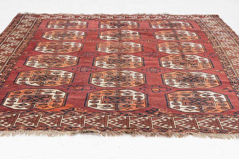 Matta, Ersari, ca 205 x 198 cm.