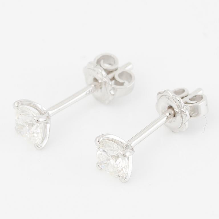Earrings 18K white gold with brilliant-cut diamonds, accompanying GIA dossier.