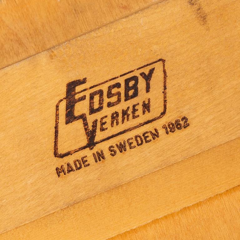 STOLAR, 3+2 samt PALL, Edsbyverken, varav tre märkta Fanett, Edsbyverken, 1950-tal.