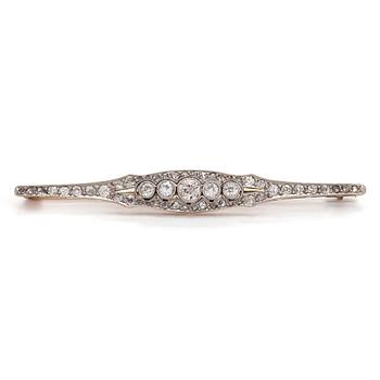 A 14K gold and platinum brooch, with old- and rose-cut diamonds.